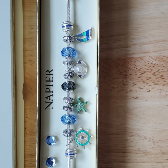 Napier Bracelet & Earring Set New In Box - Picture 4 of 9